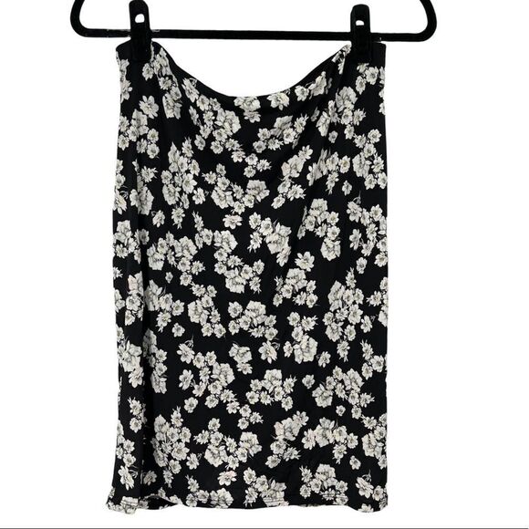 Abound Black Dainty White Floral Ruched Front Skirt - Picture 6 of 6